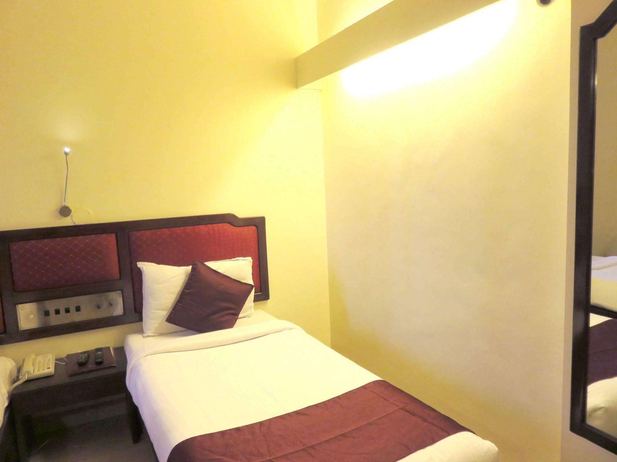 Hotel Ashish Plaza Pune Exterior foto