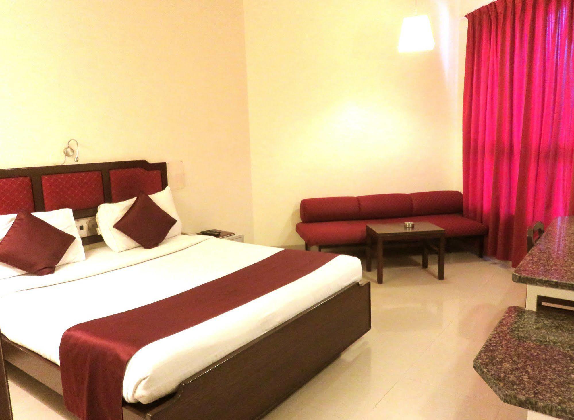 Hotel Ashish Plaza Pune Exterior foto