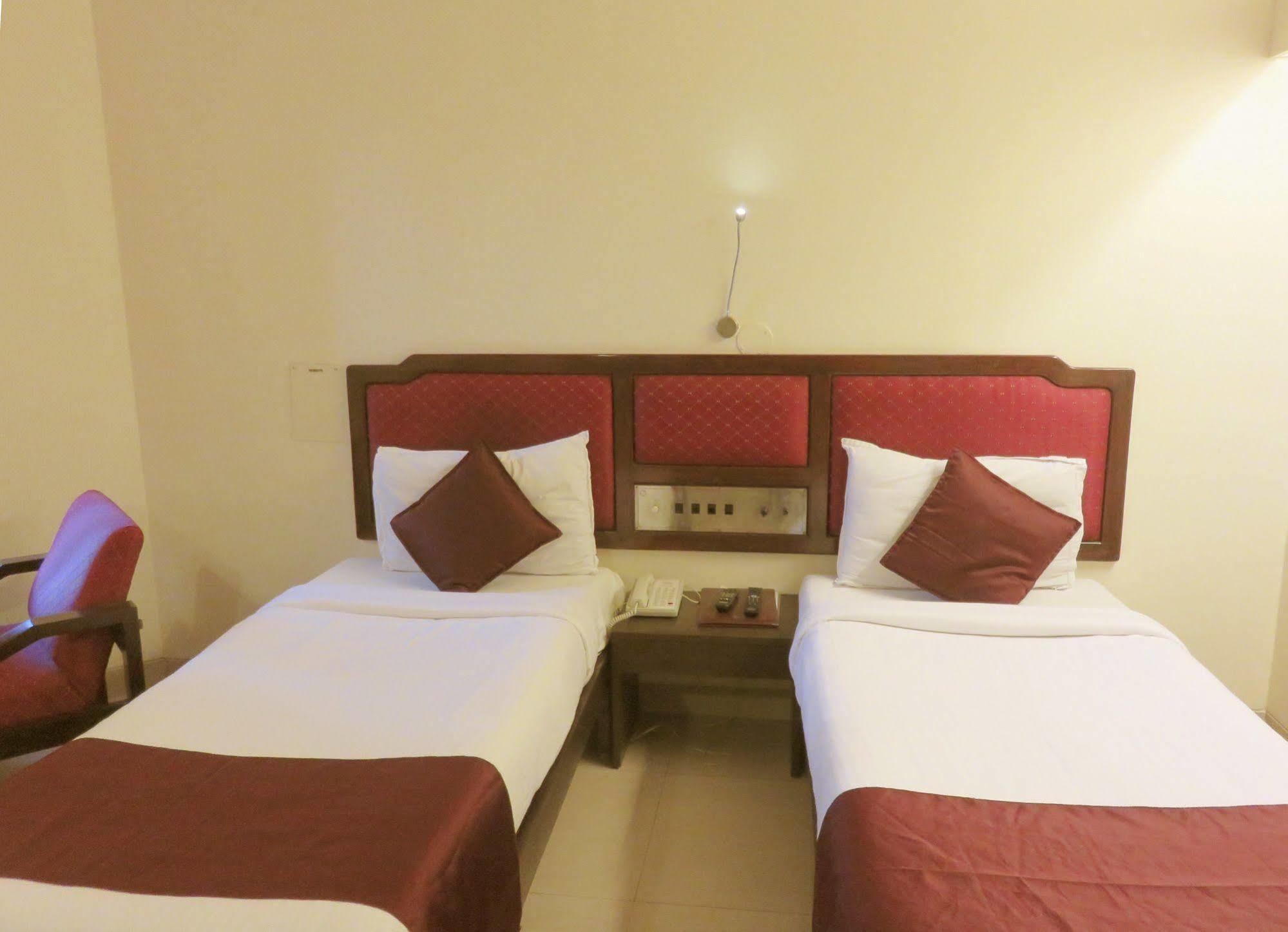 Hotel Ashish Plaza Pune Exterior foto